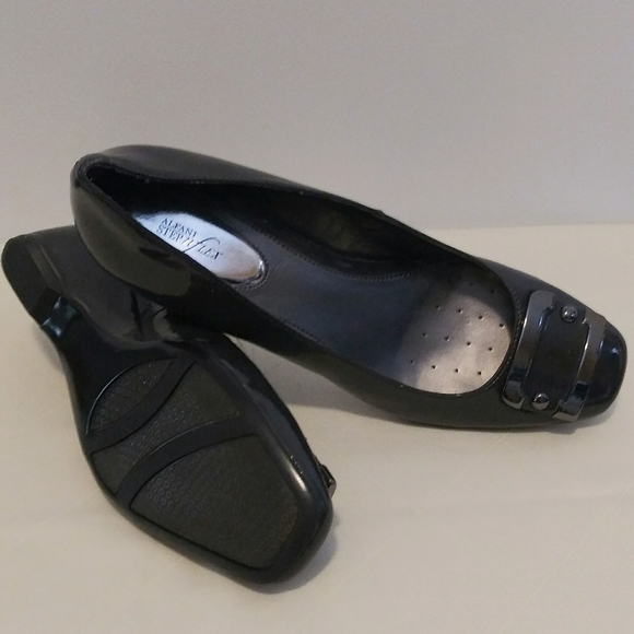 Alfani Step N Flex Ryden Gray Closed Square Toe Low Wedged Heel Shoe - Picture 2 of 9